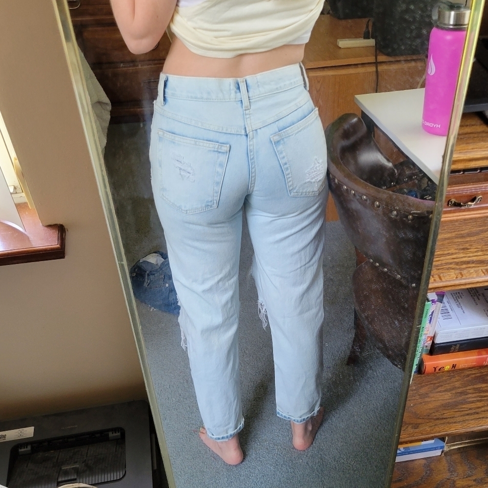 Forever 21 distressed denim - Picture 3 of 5